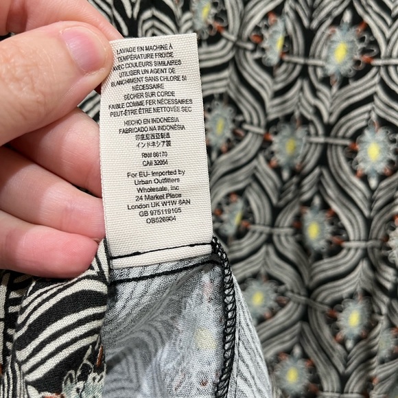 Free People Rolling Hills V neck tunic. Medium. Excellent used condition. - Picture 10 of 11